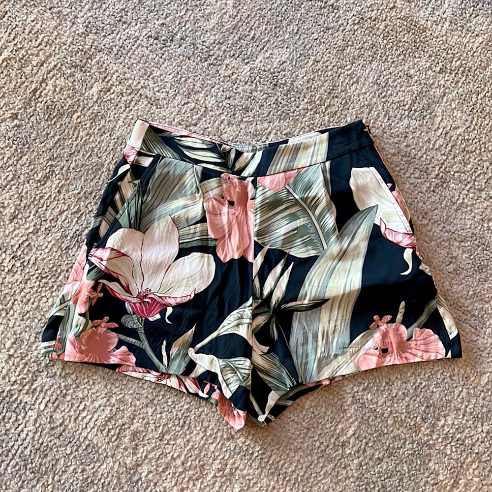 Ann Taylor high-waist light and cool tropical shorts, size 4